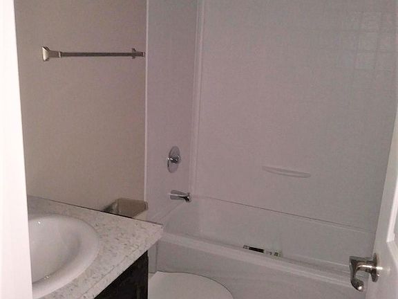 3rd image of 915 Cottonwood Cir