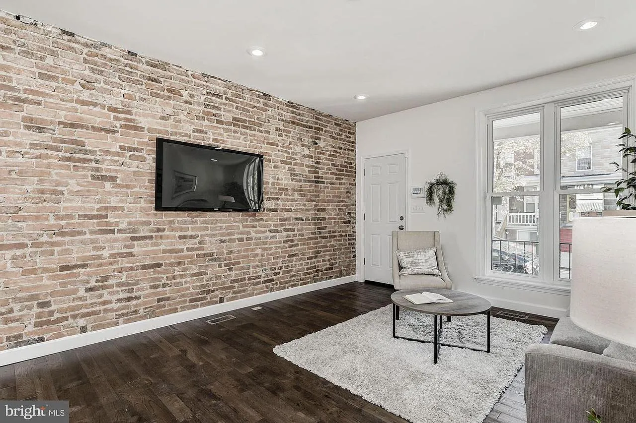 2 bed, 1320 sqft, $2,100 — Photo 1