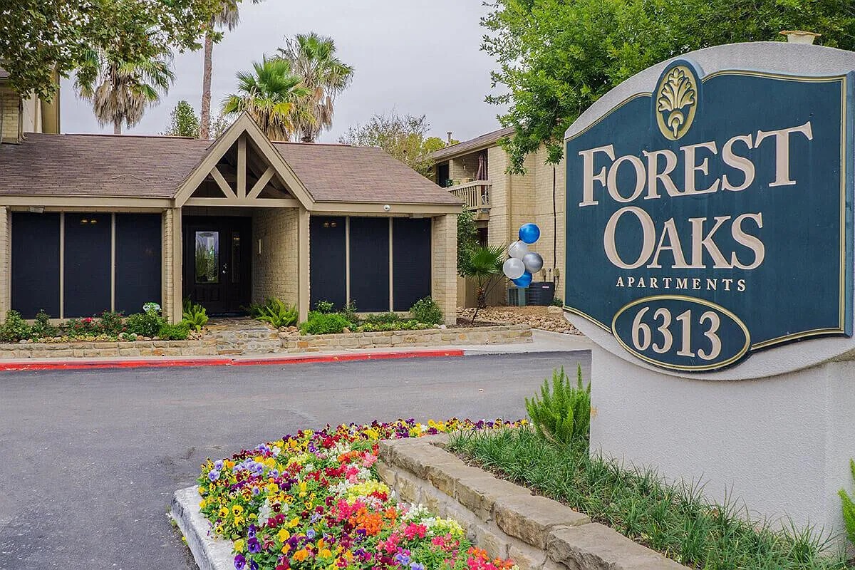 Forest Oaks — Photo 3