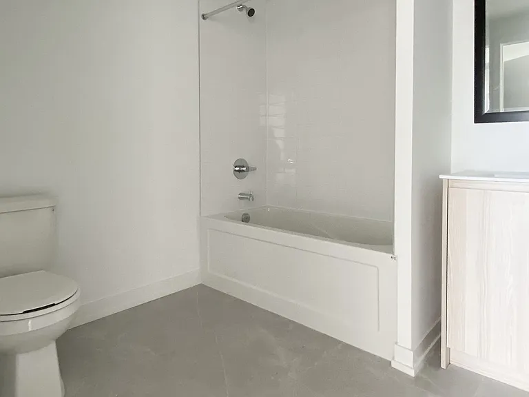 2000 Bathurst St #309 — Photo 7