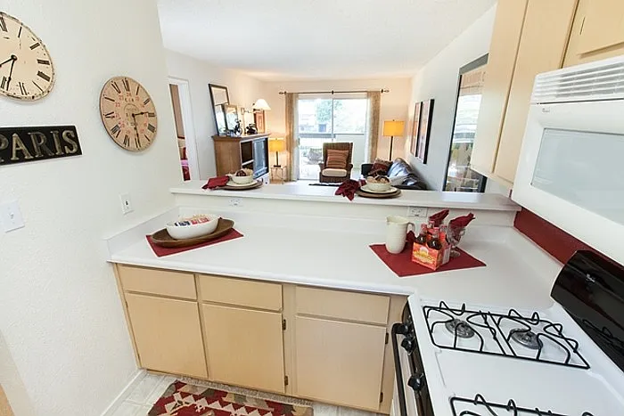 4875 Mowry Ave — Photo 1
