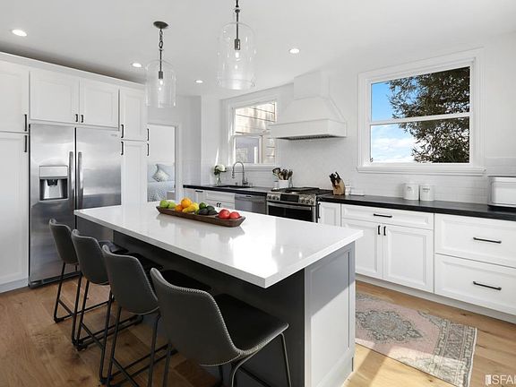 4th image of 475 Roosevelt Way