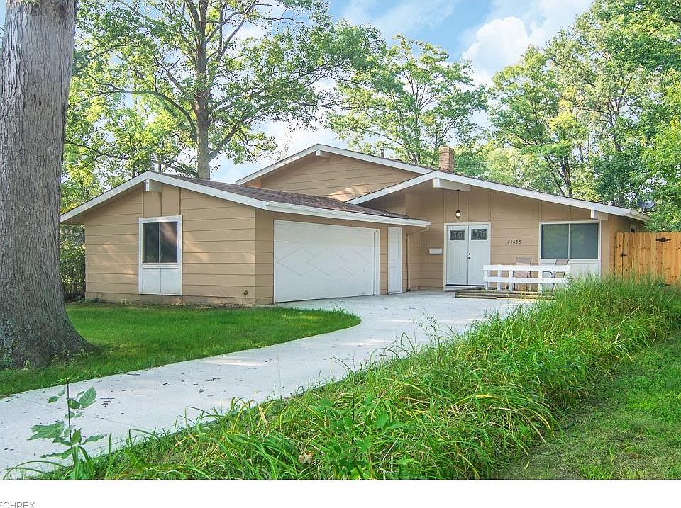 1st image of 24088 Fairlawn Dr