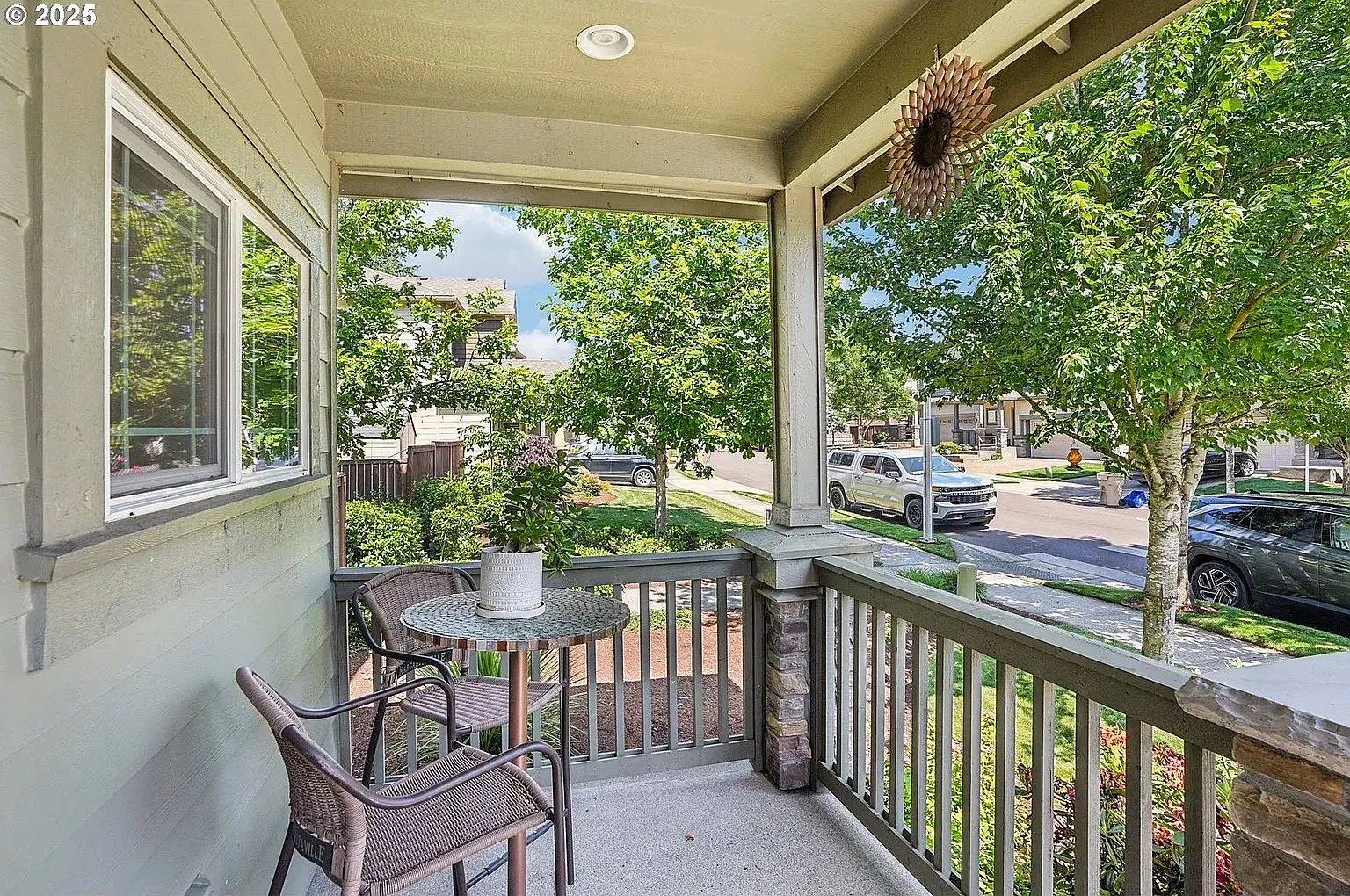 28611 Greenway Dr — Photo 2