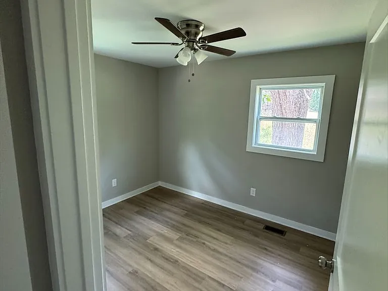 982 Webb Cir — Photo 16