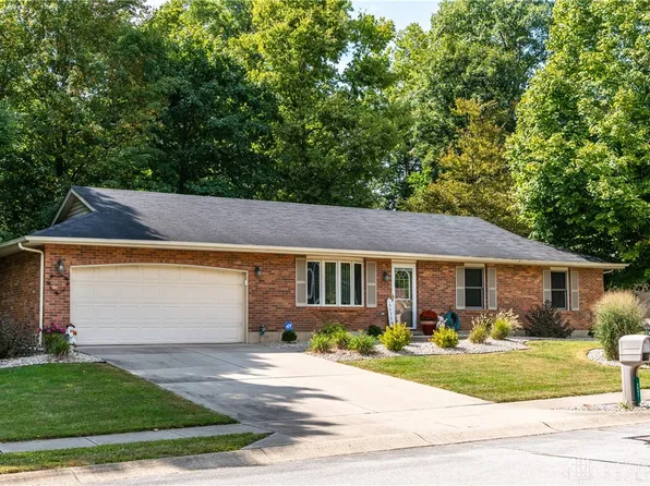 231 Apple Valley Dr, Lewisburg, OH 45338