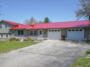 9821 SW Greenville Rd, Greenville, MI 48838