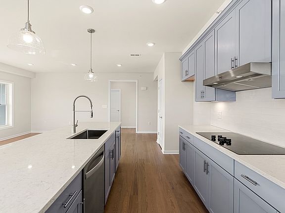 5th image of 8 Peters Farm Way #206