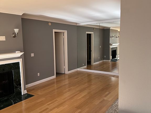 5th image of 725 S Barrington Ave