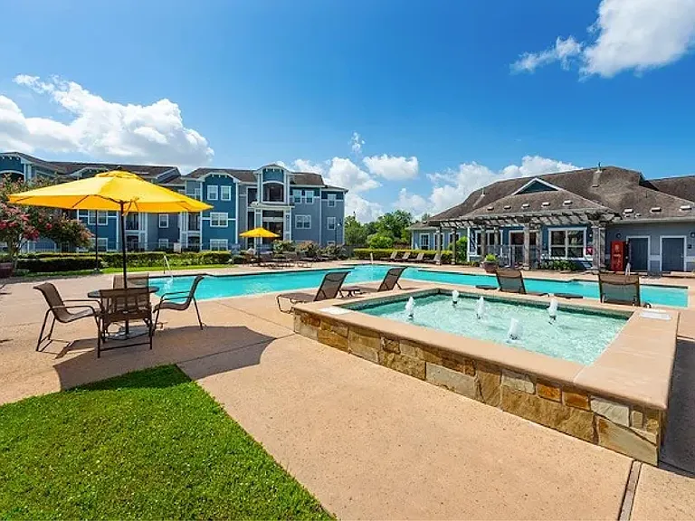 Cambria Cove Apartments — Photo 14