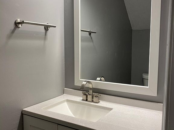 3rd image of 820 W Lake Cir