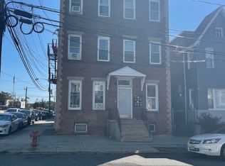 384 Park Ave #1R, Perth Amboy, NJ 08861