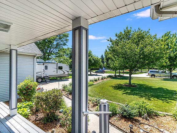 3rd image of 12847 Shelly Ln