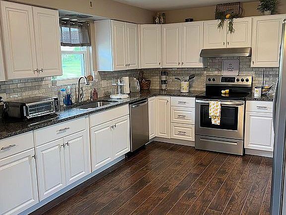 3rd image of 105 Paulman Cir