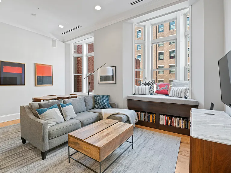 421 Chestnut St #404 — Photo 10