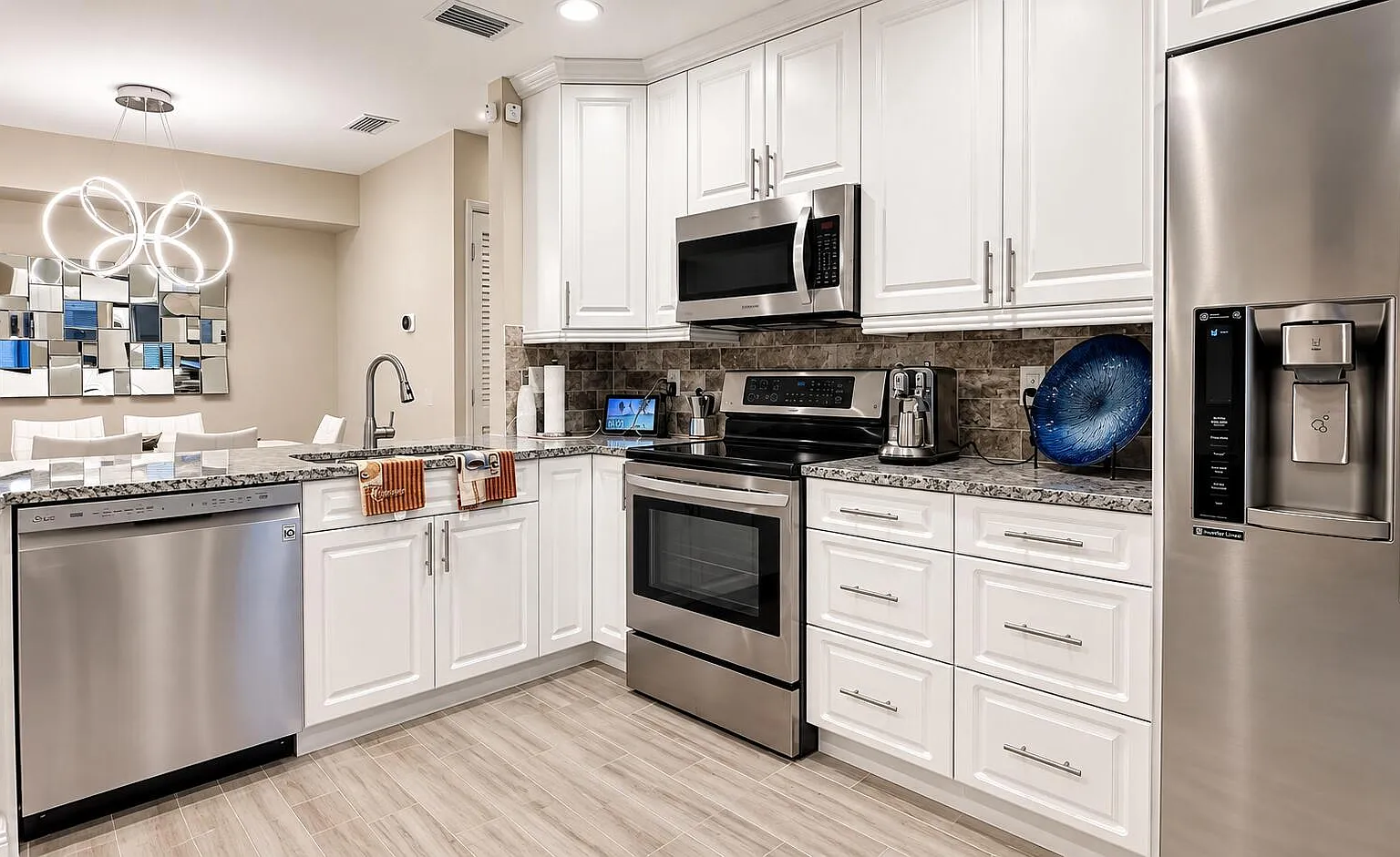 2 bed, 2.0 bath, 1040 sqft, $2,500 — Photo 3
