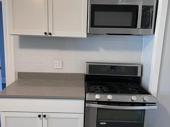 198 Hansen Ave #1, Bridgeport, CT 06605