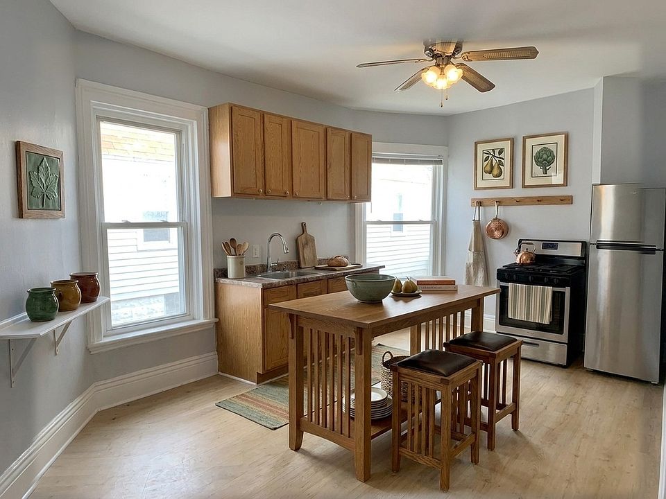 1st image of 243 Niagara St #3