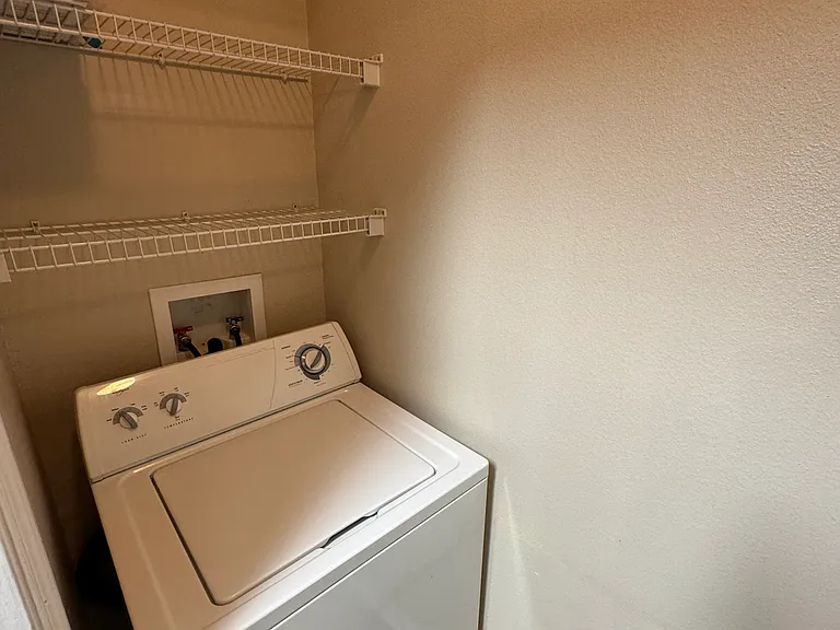 1600 Villa Capri Cir #307 — Photo 9