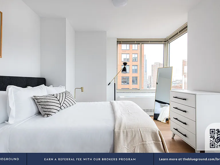 400 Chambers St #21B — Photo 8