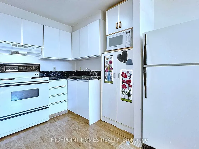 360 College St #401 — Photo 14