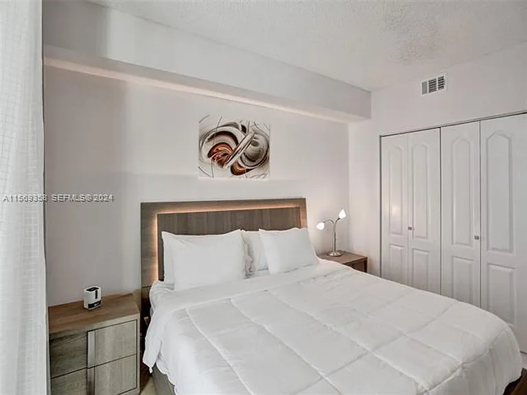 17555 Atlantic Blvd #1101 — Photo 35