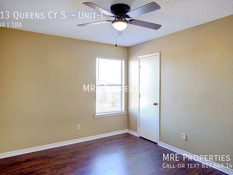 313 Queens Ct S #C — Photo 8