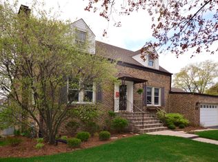 5917 Cleveland St, Morton Grove, IL 60053