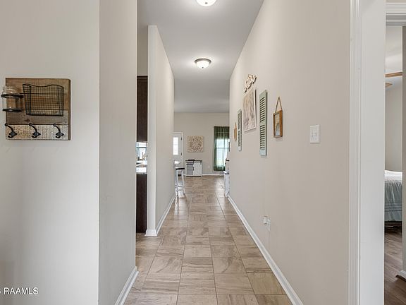 3rd image of 218 Hunters Hill Dr