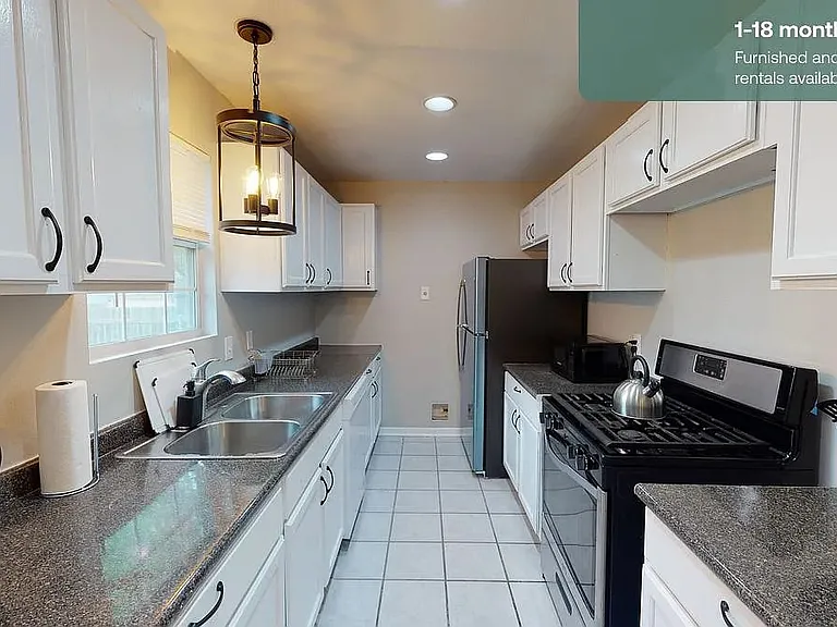 2311 Galway St — Photo 13