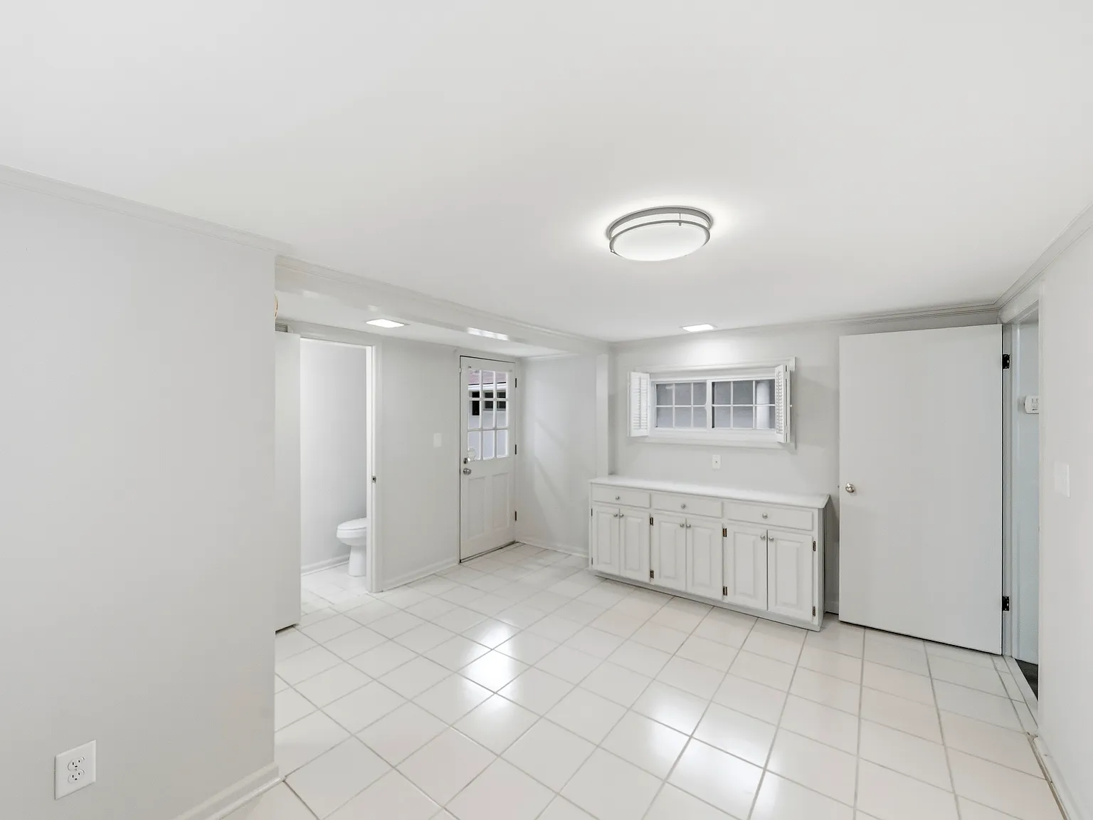 4 bed, 3.5 bath, 2905 sqft, $2,100 — Photo 2