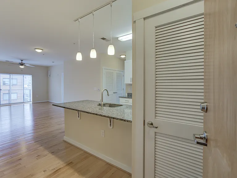 909 Perry St — Photo 22
