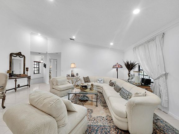 5th image of 5135 Floria Drive #L