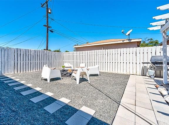 4th image of 10241 Victoria Ave