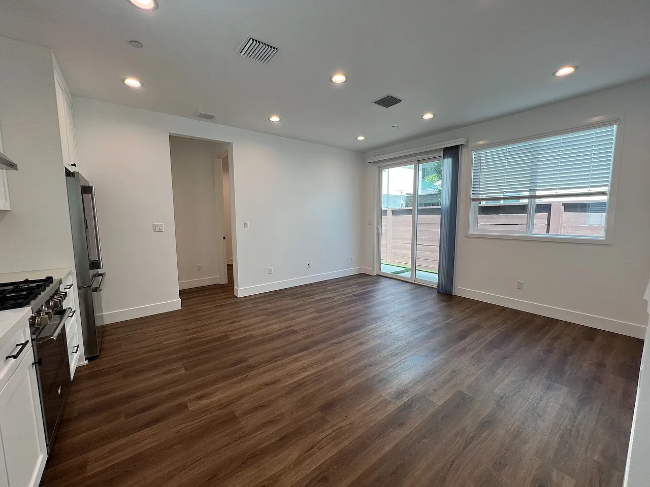2 bed, 786 sqft, $3,995 — Photo 2