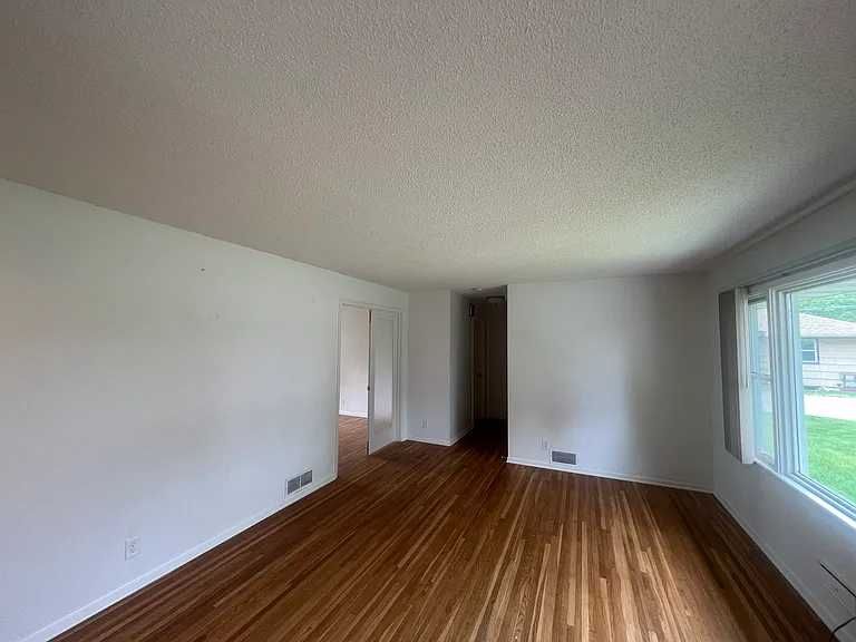8507 Penn Cir — Photo 9