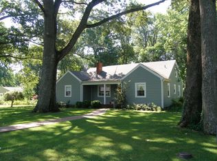 40 Clifton Ave, Kilmarnock, VA 22482