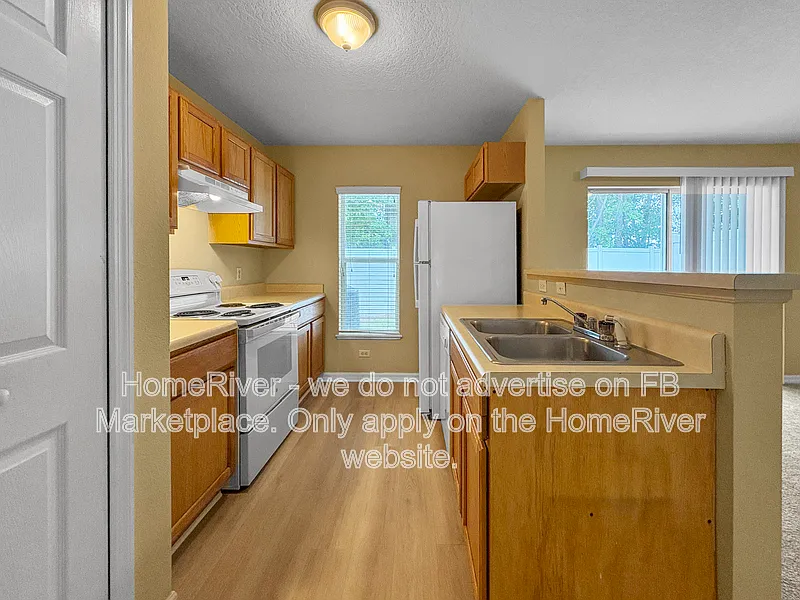 3 bed, 3.0 bath, 1687 sqft, $1,595 — Photo 3