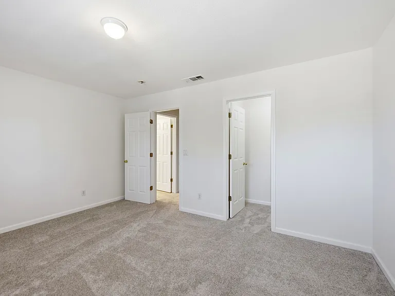 552 Stonehaven Ct — Photo 9