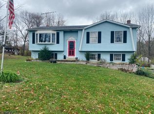 36 Thomas Rd, Port Murray, NJ 07865