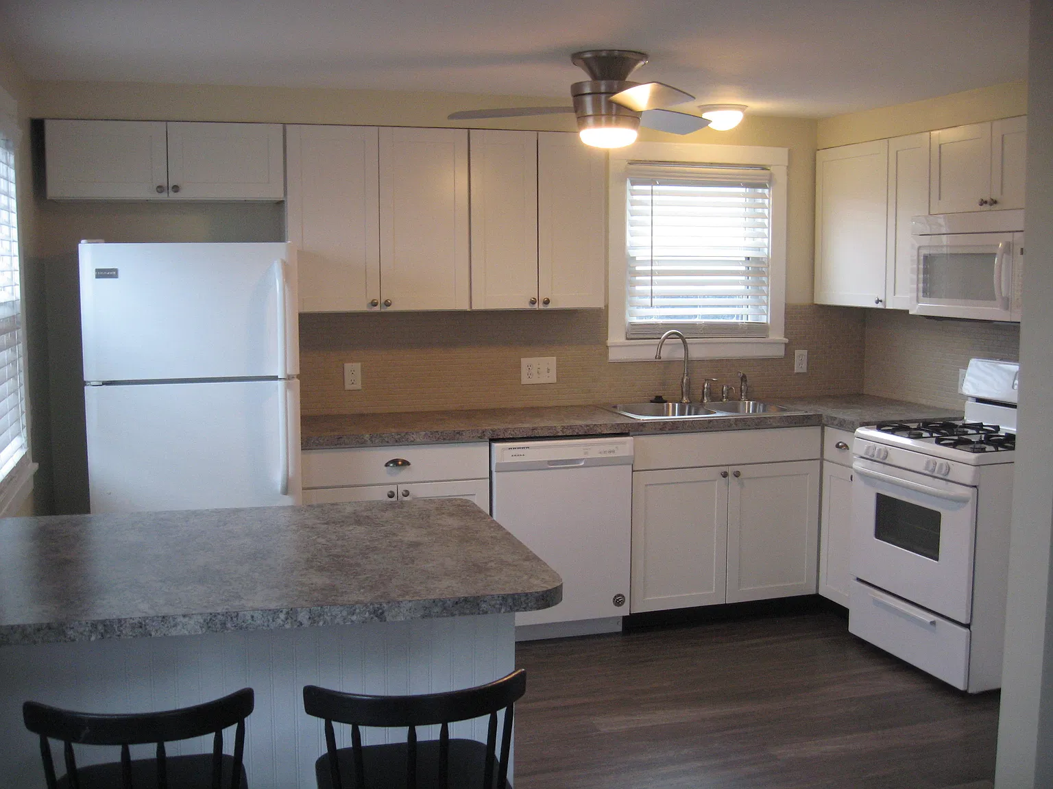 2 bed, 900 sqft, $1,200 — Photo 4