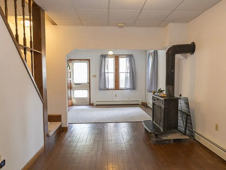 221 Center St — Photo 17