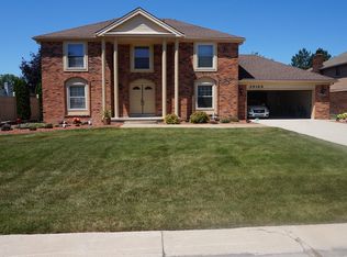 39169 Royal Doulton Blvd, Clinton Township, MI