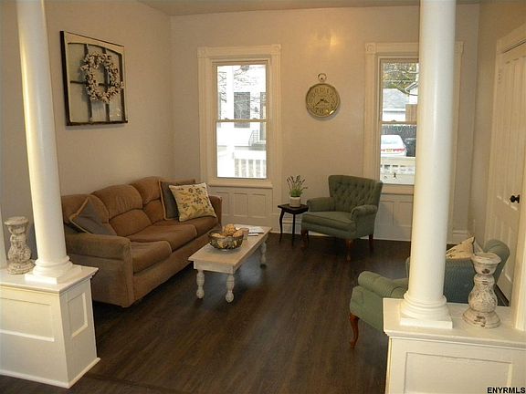 4th image of 18 Amity St