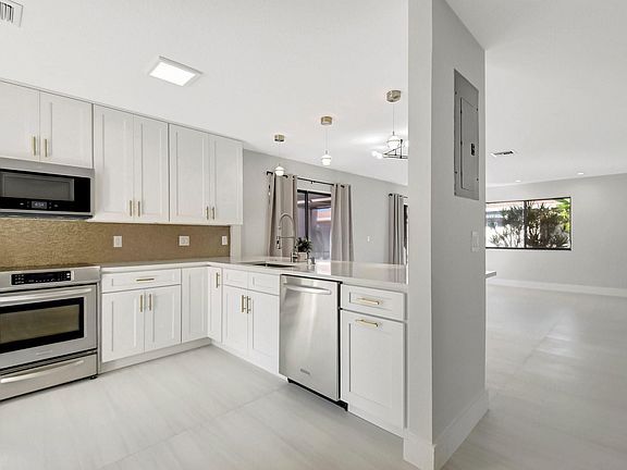 4th image of 14932 Wildflower Lane #14932