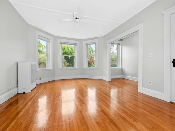 125 Park Dr APT 16, Boston, MA 02215