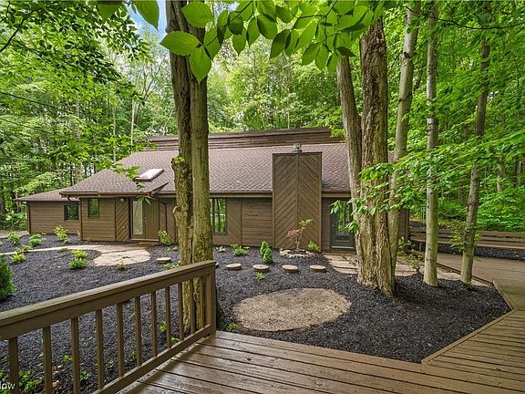 2nd image of 1979 Bridgeview Ln