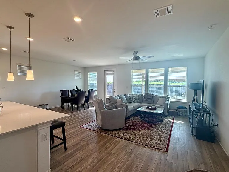 193 Slenderleaf Dr — Photo 2