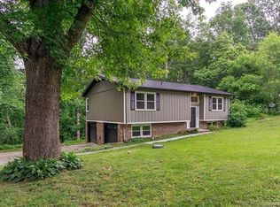 30 Country Rd, Hendersonville, NC 28791