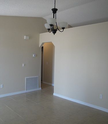 5th image of 334 W De Carlo Dr